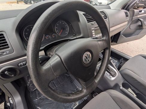 Used 2009 Volkswagen Rabbit S image 9