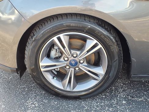 Used 2018 Ford Focus SE w/ SE Appearance Package image 30