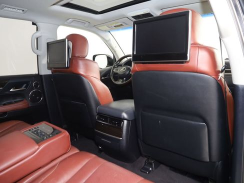 Used 2020 Lexus LX 570 4WD w/ Luxury Package image 15