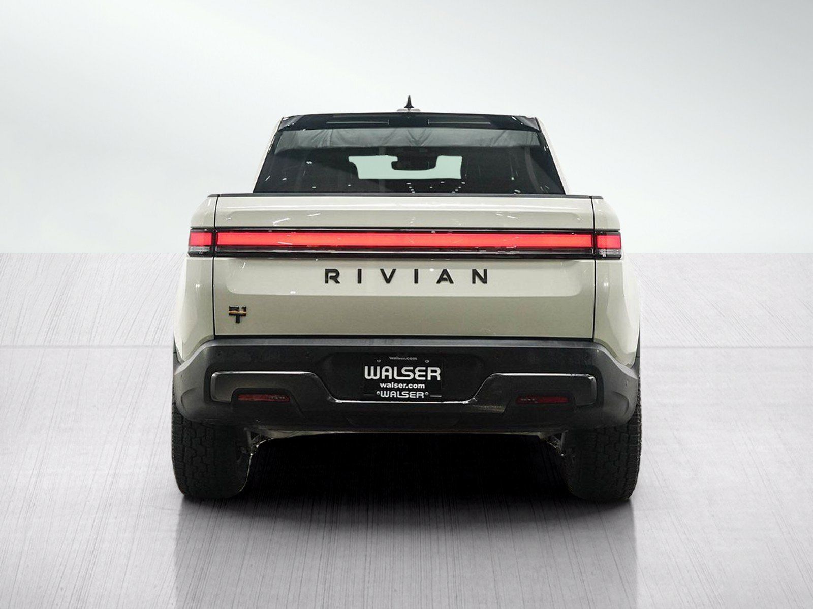 Used 2025 Rivian R1T Adventure Tri AWD/4WD image 4