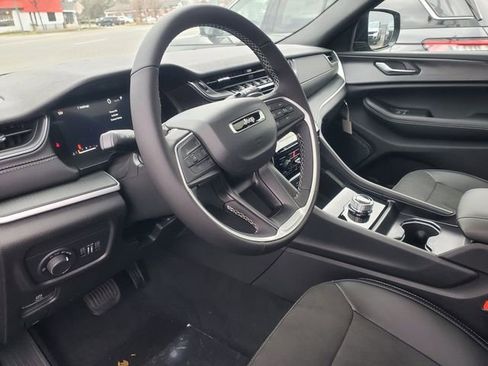 New 2025 Jeep Grand Cherokee Altitude image 11