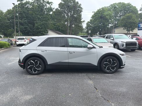 Used 2024 Hyundai Ioniq 5 SE RWD image 4