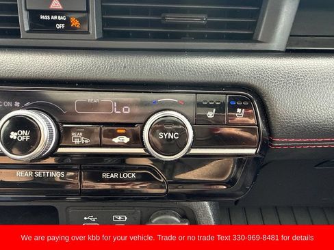 Used 2025 Honda Pilot Black Edition image 24