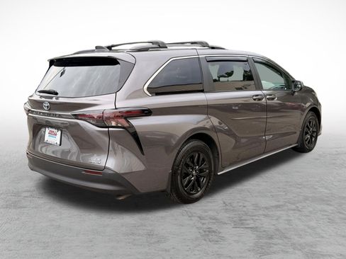 Used 2024 Toyota Sienna LE w/ LE Plus Package AWD/4WD image 7