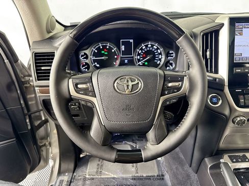 Used 2016 Toyota Land Cruiser image 11