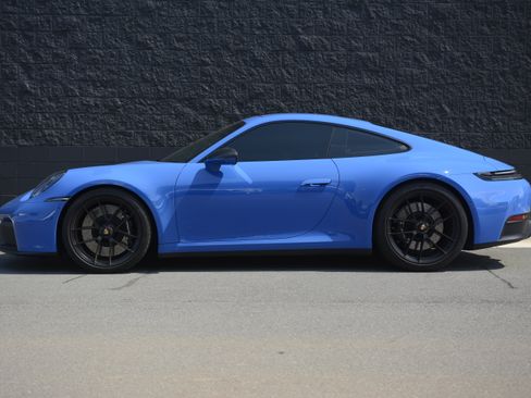 Certified 2025 Porsche 911 Carrera GTS RWD image 2