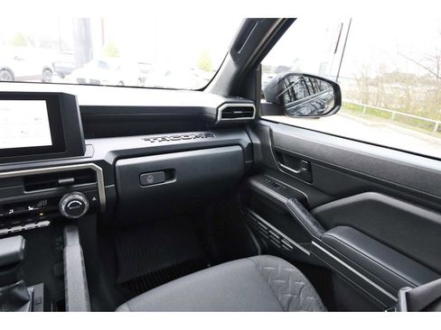 Used 2025 Toyota Tacoma SR image 8