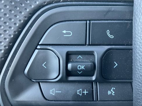 Certified 2025 Toyota Tacoma SR5 AWD/4WD image 17