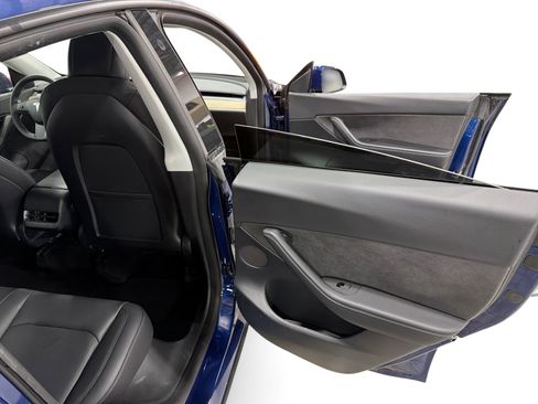 Certified 2022 Tesla Model Y Long Range AWD/4WD image 12