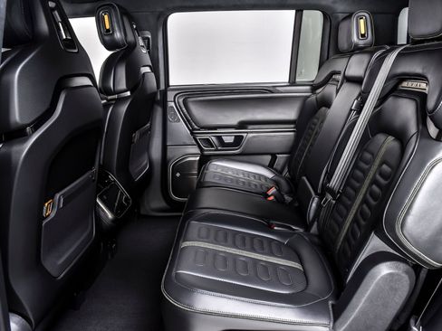 Used 2024 Rivian R1S Adventure AWD/4WD image 18