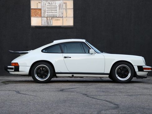 Used 1989 Porsche 911 Carrera RWD image 8