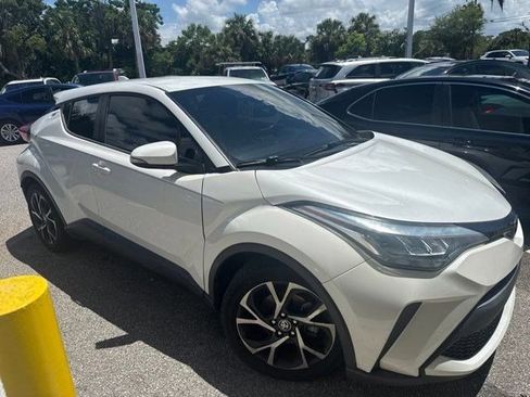 Used 2020 Toyota C-HR XLE FWD image 3