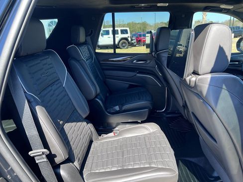 Used 2024 Cadillac Escalade Premium Luxury Platinum image 13