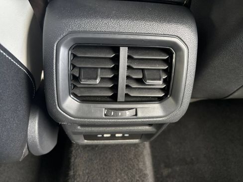 Used 2026 Volkswagen Taos SE AWD/4WD image 22