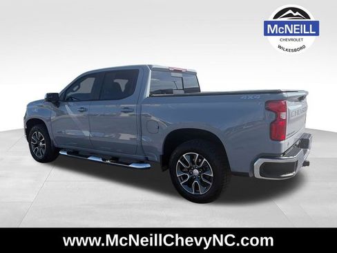 Used 2024 Chevrolet Silverado 1500 LT w/ Z71 Off-Road Package AWD/4WD image 6