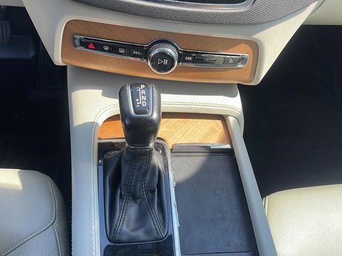 Used 2021 Volvo XC90 T6 Momentum w/ Climate Package AWD/4WD image 19