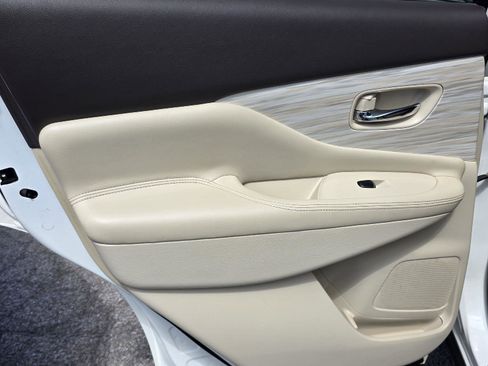 Used 2015 Nissan Murano Platinum w/ Platinum Technology Package FWD image 37