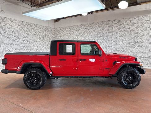 Used 2024 Jeep Gladiator Willys image 8