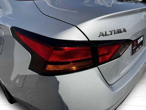 Used 2024 Nissan Altima 2.5 SR FWD image 12