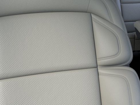 New 2026 Lincoln Navigator L Reserve AWD/4WD image 16