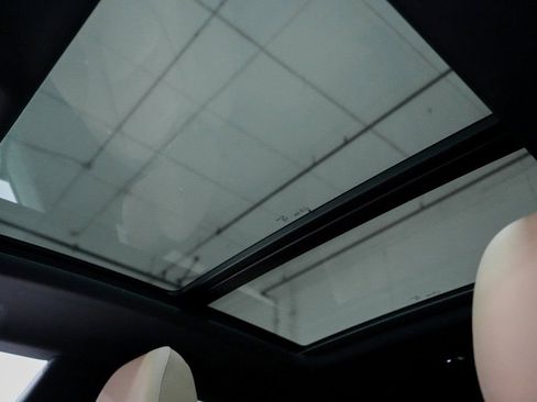 Used 2023 Audi Q8 Premium image 26