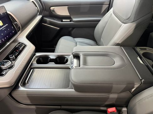 New 2026 Ford Expedition Active image 15