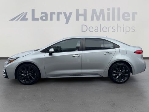 Used 2023 Toyota Corolla SE image 2