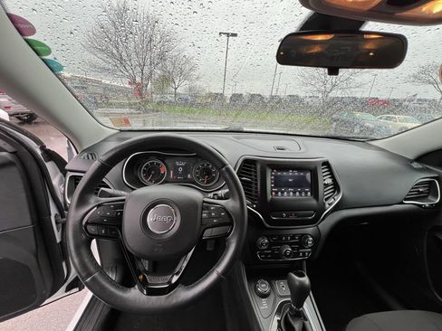 Used 2019 Jeep Cherokee Latitude w/ Cold Weather Group AWD/4WD image 37