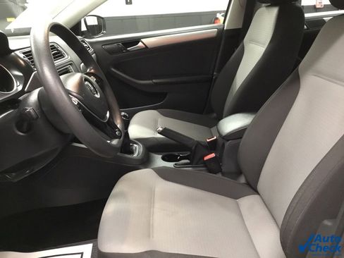 Used 2017 Volkswagen Jetta S w/ Jetta S Cold Weather Package image 24