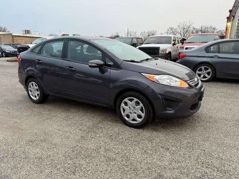 Used 2013 Ford Fiesta SE image 1