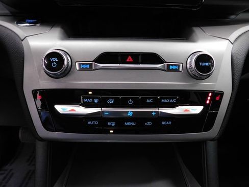 Used 2022 Ford Explorer XLT image 37