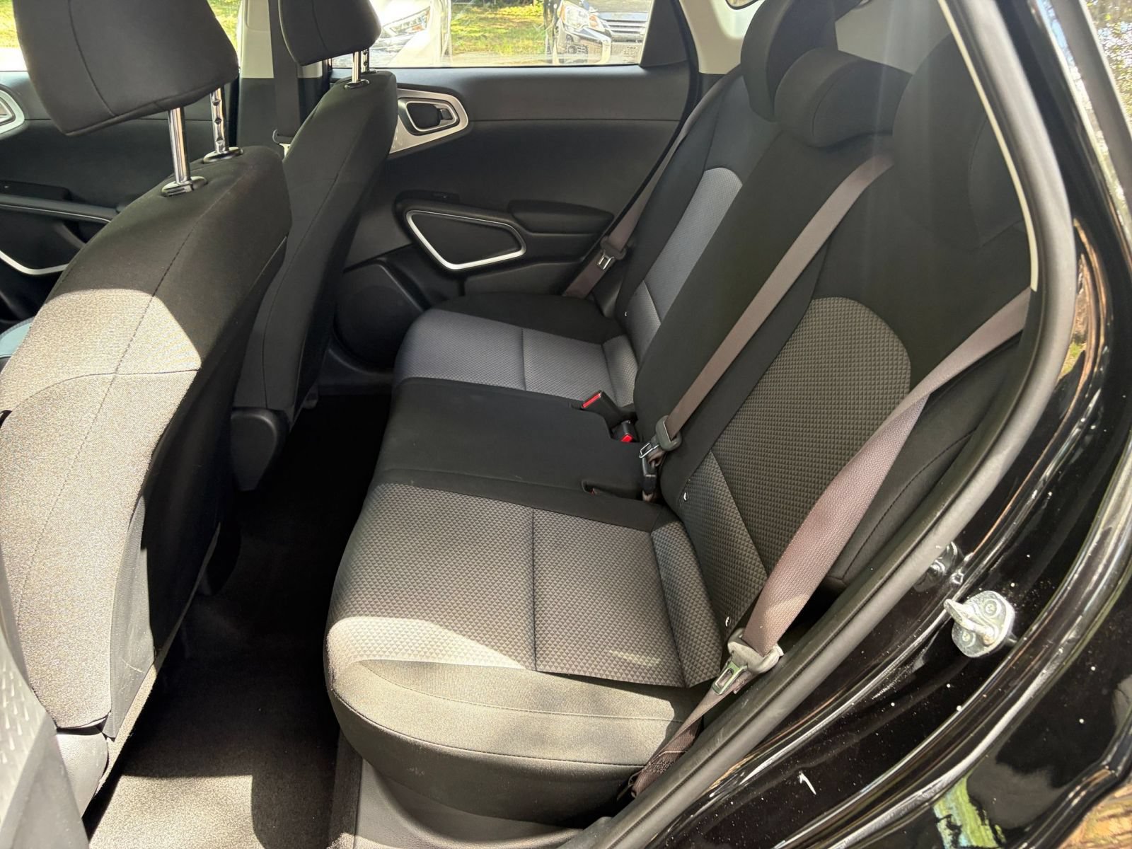 Used 2025 Kia Soul LX w/ LX Technology Package FWD image 34