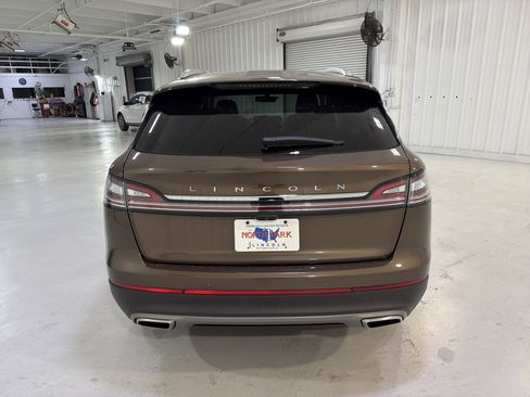 Used 2022 Lincoln Nautilus FWD w/ Premium Package image 4