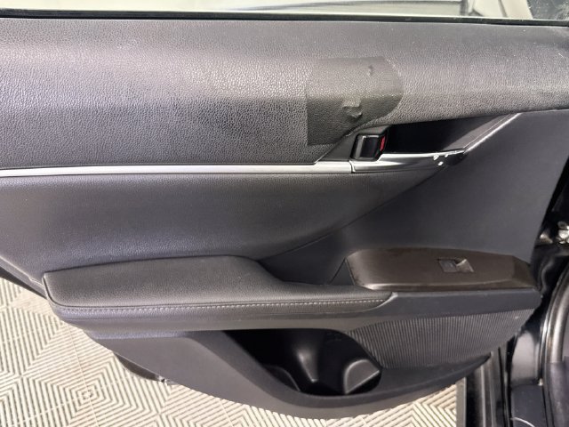 Used 2022 Toyota Camry XLE FWD image 23