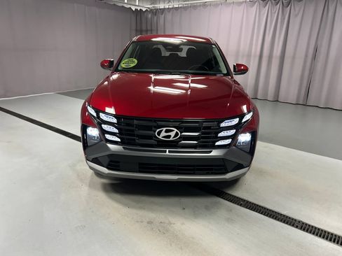 Used 2025 Hyundai Tucson SE AWD/4WD image 2
