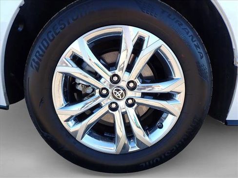 Used 2023 Toyota Sienna XSE image 7