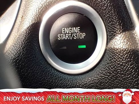 Used 2023 Chevrolet Traverse LT w/ Rear Camera Mirror Package image 23