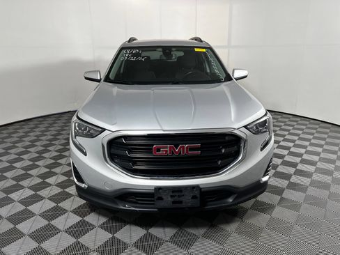 Used 2020 GMC Terrain SLE w/ Driver Convenience Package FWD image 2