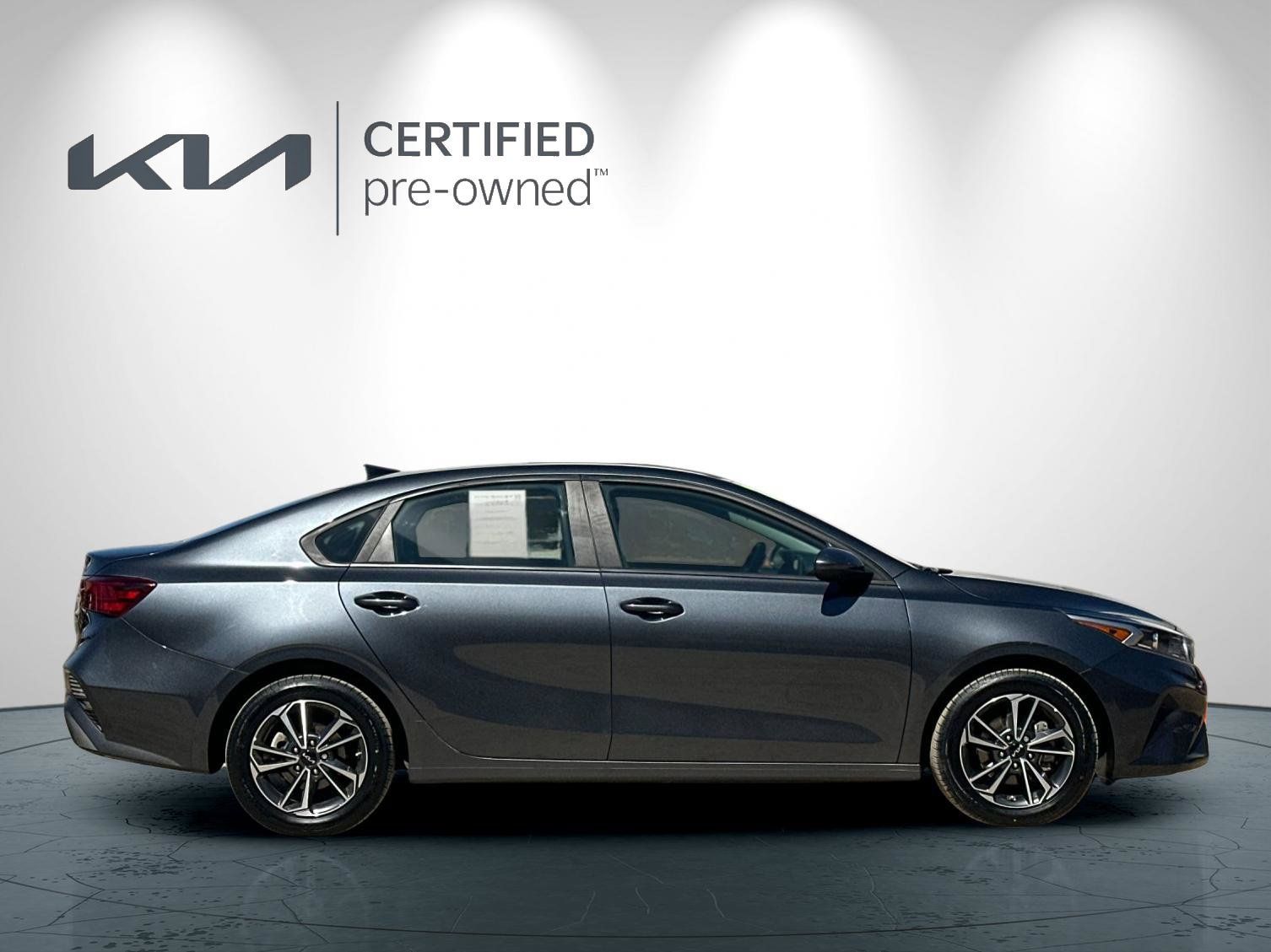 Used 2022 Kia Forte LXS FWD image 3