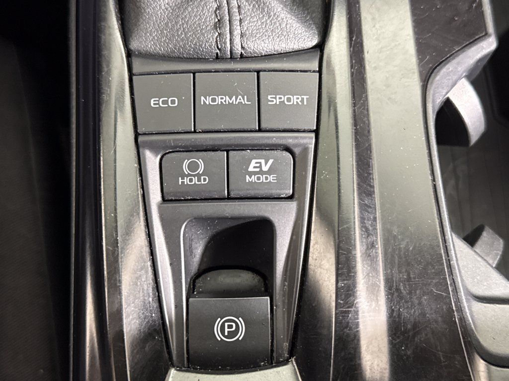 Used 2025 Toyota Camry LE FWD image 32