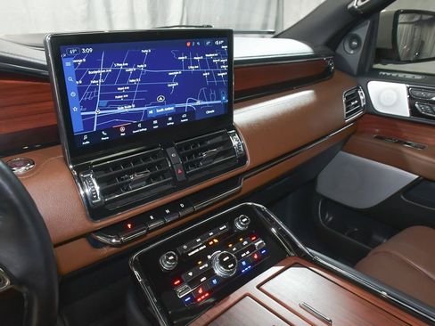 Used 2023 Lincoln Navigator Reserve image 41