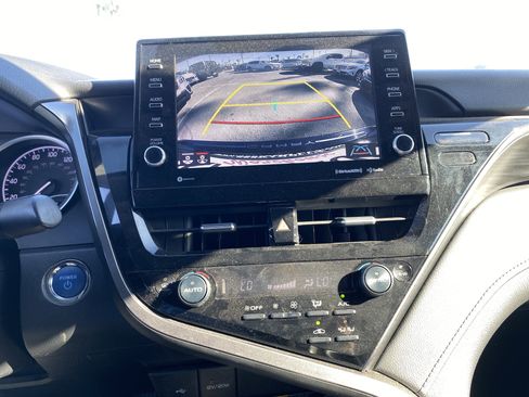 Used 2021 Toyota Camry XLE image 12