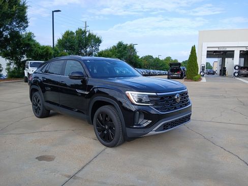 New 2026 Volkswagen Atlas Cross Sport SE FWD image 1