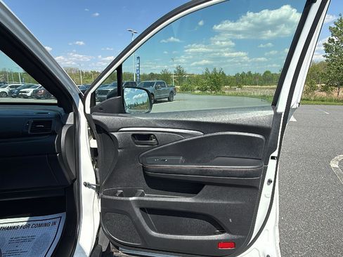 Used 2022 Honda Pilot TrailSport image 16