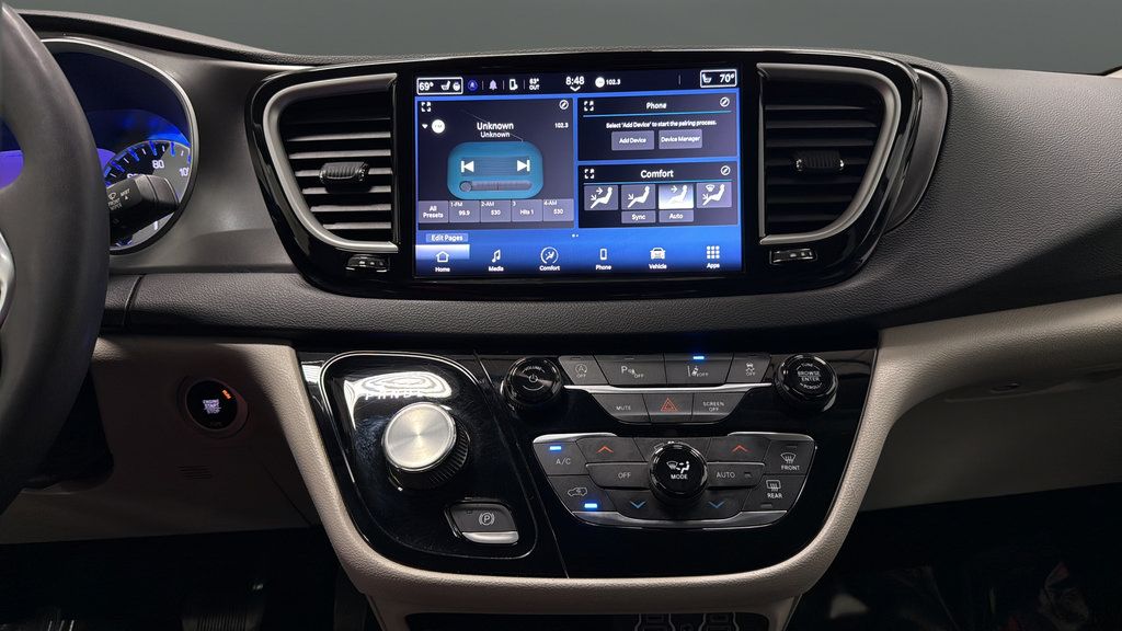 Used 2024 Chrysler Pacifica Touring-L FWD image 12