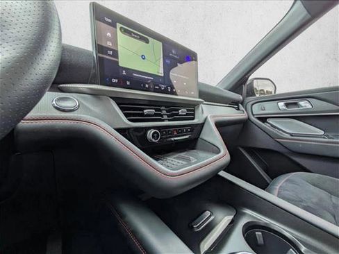 Used 2025 Ford Explorer ST image 12