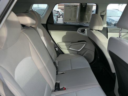Used 2023 Kia Soul LX image 24