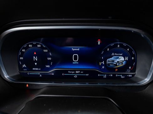 Used 2023 Chevrolet Suburban Z71 w/ Luxury Package image 20