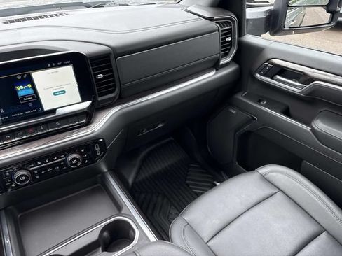 Used 2025 Chevrolet Silverado 2500 LTZ w/ LTZ Premium Package AWD/4WD image 15