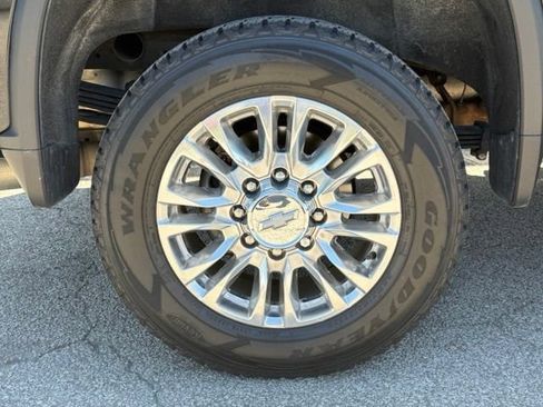 Used 2020 Chevrolet Silverado 2500 High Country w/ Z71 Off-Road Package AWD/4WD image 15